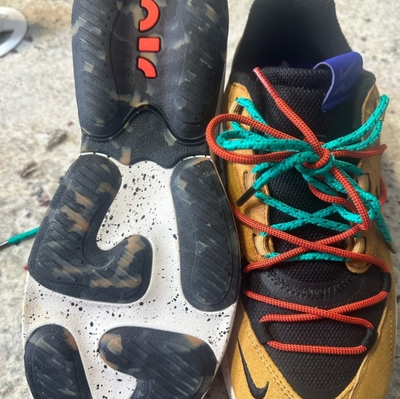 Women's Nike Air Max Viva Sneakers - Picture 8 of 11